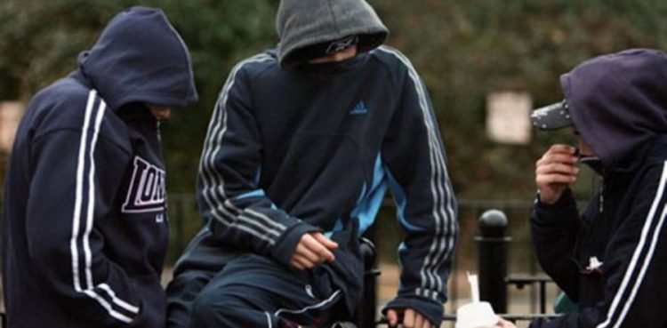 Ανήλικοι σκορπούσαν τον τρόμο σε συνομηλίκους τους – Απειλούσαν & λήστευαν χρησιμοποιώντας και σουγιά