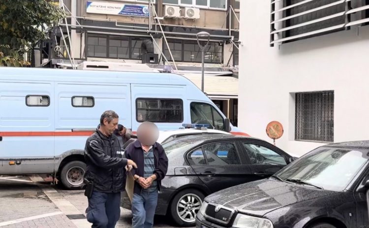 Παραδόθηκαν στις Αρχές τα δύο αδέρφια που αναζητούνταν για την υπόθεση με τις λίρες – Απολογείται στην ανακρίτρια ο 77χρονος χρυσοθήρας