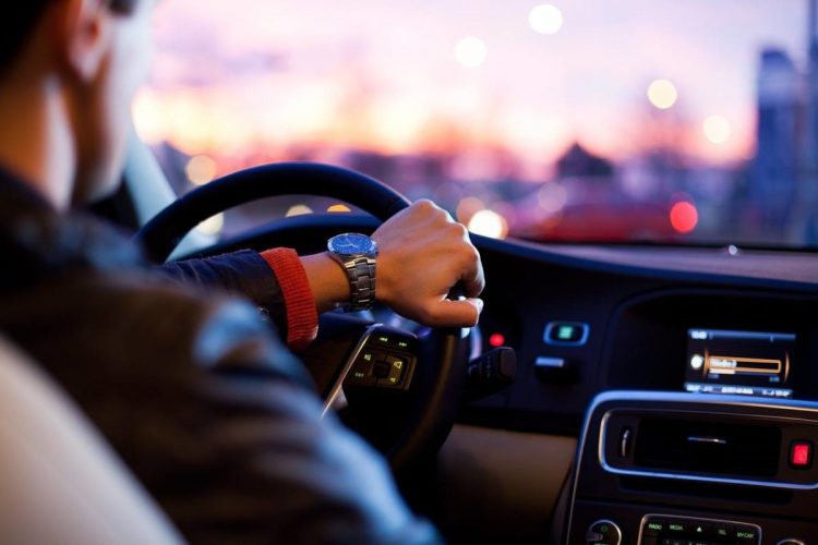 Σε ποια θεσσαλική πόλη κυκλοφορεί αυτή η διαφορετική Mercedes που τραβάει όλα τα βλέμματα – Ο …επαναστάτης οδηγός και τα “αχτύπητα” σημειώματά του (ΕΙΚΟΝΕΣ) 