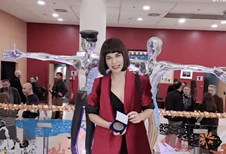 Η Θεσσαλή που έγινε γνωστή μέσα από τα αστεία της βίντεο με λαρισαϊκή προφορά – Άλλαξε τη ζωή της μετά τις πλημμύρες και ζει το όνειρο της