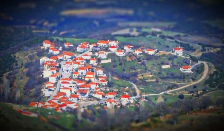 Αυτά είναι τα δυο χωριά της Θεσσαλίας… “δίδυμες καρδιές” που μοιάζουν σαν αδερφάκια