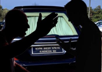 «Πόλεμος» μεταξύ Γραφείων Τελετών: “Λένε ότι “πάνε τρένο” στη δουλειά…” – “Πιο ασεβής και από το διάολο”