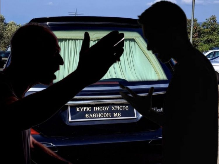 «Πόλεμος» μεταξύ Γραφείων Τελετών: “Λένε ότι “πάνε τρένο” στη δουλειά…” – “Πιο ασεβής και από το διάολο”