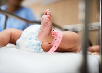 Βρέφος μόλις 10 μηνών διακομίστηκε στο Πανεπιστημιακό Νοσοκομείο Λάρισας μετά από πτώση