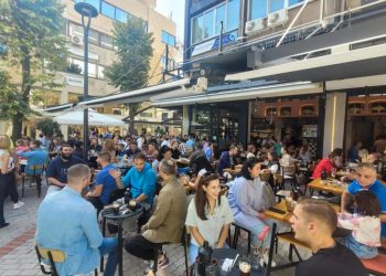 Η Λάρισα κατέχει το ρεκόρ – Εντυπωσιάζουν τα νούμερα: Πόσους τόνους καφέ καταναλώνουν τη μέρα οι Λαρισαίοι και πόσες καφετέριες μετράει (ΒΙΝΤΕΟ)