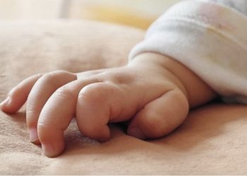 Σε κρίσιμη κατάσταση παιδί 1,5 έτους από καυτό λάδι στο πρόσωπό του