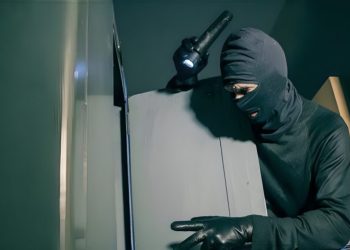 Παρέα 4 νεαρών «σήκωσε» χρηματοκιβώτιο από Ιδιωτικό Σχολείο – Οι ίδιοι «χτύπησαν» σειρά από βενζινάδικα και καφετέριες το καλοκαίρι