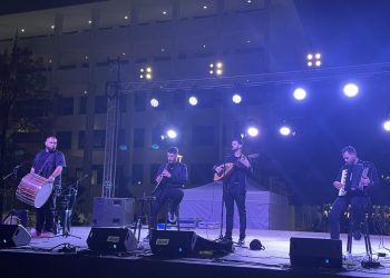 Φεστιβάλ Νεολαίας: Το γλέντι των Βλάμηδων στην Κεντρική πλατεία (ΕΙΚΟΝΕΣ – ΒΙΝΤΕΟ)