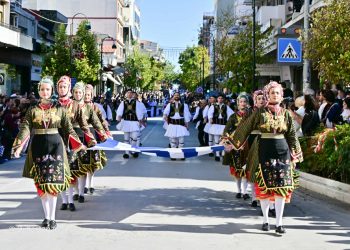 Με περηφάνια οι Λαρισαίοι τίμησαν την επέτειο του ‘ΟΧΙ’ – Εντυπωσιακή η παρέλαση στο κέντρο της πόλης (ΕΙΚΟΝΕΣ)