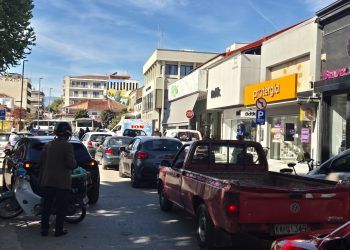 Οδηγός προκάλεσε κυκλοφοριακό χάος στο κέντρο των Τρικάλων-Ακινητοποιήθηκαν δεκάδες οχήματα