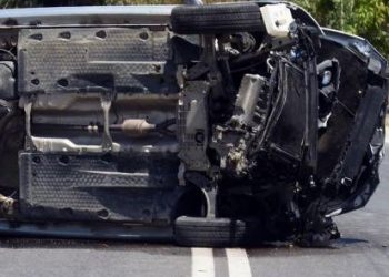 Αυτοκίνητο τούμπαρε μετά τη σύγκρουσή του με βαν – Δείτε φωτογραφίες