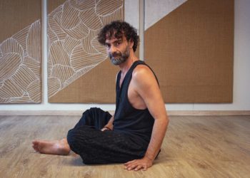 Om Shanti Tribe: Η «φυλή της ειρήνης» που μας μαθαίνει να μένουμε άνθρωποι