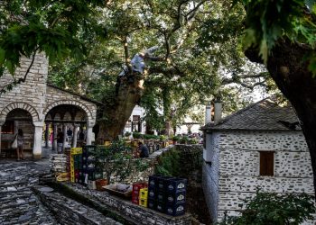 Η Δασκάλα με τα ξανθά μαλλιά: Το πανέμορφο χωριό που γυρίστηκε η ταινία με την Αλίκη Βουγιουκλάκη