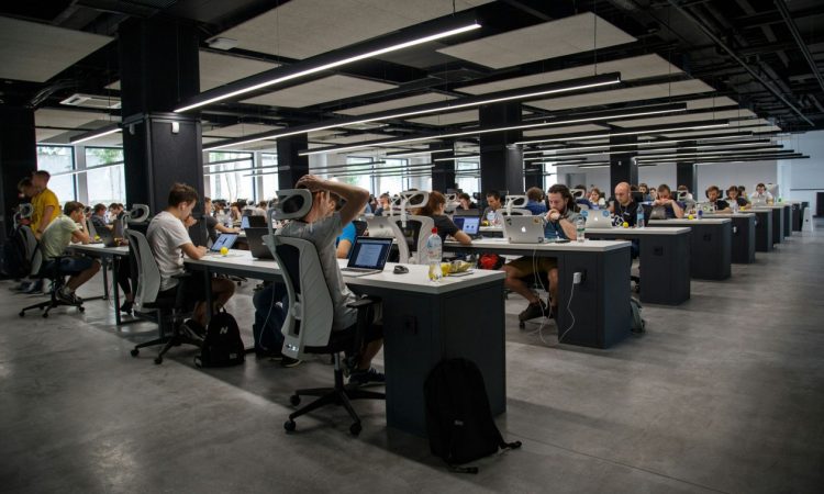 Τι προβλέπει το εργασιακό νομοσχέδιο για το 13ωρο – Τι θα ισχύει, πώς θα αμείβονται οι εργαζόμενοι