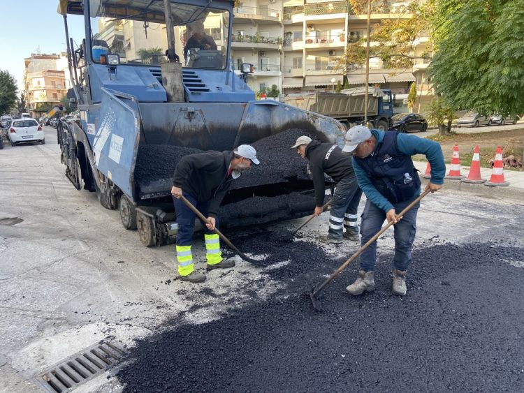 Ασφαλτος και στην οδό Θεοδοσοπούλου από τον Δήμο Τρικκαίων