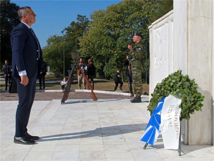 ΠΑΡΕΛΑΣΗ – Ανατρέπει τα καθιερωμένα ο Κουρέτας: Σε ποιο χωριουδάκι θα πάει όπου θα παρελάσουν μόλις 3 παιδάκια και γιατί