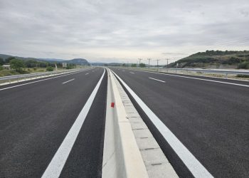 Αυτοκινητόδρομος Ε65: Από “τυφλός” γίνεται ο νέος άξονας Ελλάδας-Βαλκανίων και Ιόνιου-Αιγαίου Πελάγους – Τρέχουν οι ασφαλτοστρώσεις (ΒΙΝΤΕΟ)