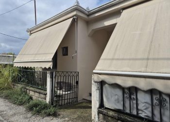 Έγκλημα στα Τρίκαλα: Ο ίδιος ο 18χρονος κάλεσε την Αστυνομία για να παραδοθεί (ΕΙΚΟΝΕΣ-ΒΙΝΤΕΟ)