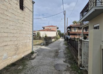Έγκλημα στα Τρίκαλα: Ο ίδιος ο 18χρονος κάλεσε την Αστυνομία για να παραδοθεί (ΕΙΚΟΝΕΣ-ΒΙΝΤΕΟ)