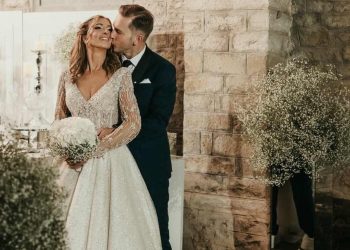 Λάμψη και ρομαντισμός στον γάμο του Ιωάννη Πεταλά και της Αφροδίτης Βαρσάμη