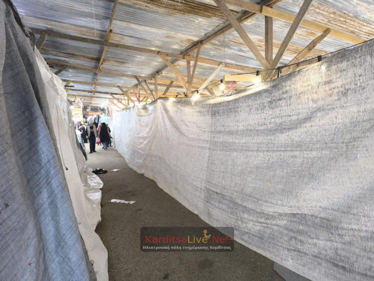Αναστάτωση στην εμποροπανήγυρη Καρδίτσας – επαγγελματίες έκλεισαν ξαφνικά τα παραπήγματά τους, ενώ οι επισκέπτες προσπαθούσαν να προβούν σε αγορές! (ΕΙΚΟΝΕΣ)