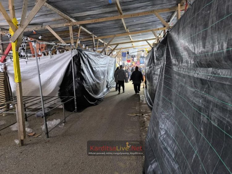 Αναστάτωση στην εμποροπανήγυρη Καρδίτσας – επαγγελματίες έκλεισαν ξαφνικά τα παραπήγματά τους, ενώ οι επισκέπτες προσπαθούσαν να προβούν σε αγορές! (ΕΙΚΟΝΕΣ)