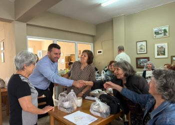 Ο Δήμαρχος Μετεώρων δίπλα στους ανθρώπους της τρίτης ηλικίας στο ΚΑΠΗ Καλαμπάκας
