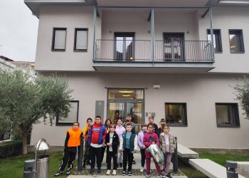 Το 4ο Δημοτικό Σχολείο Καλαμπάκας γνωρίζει την αρχαία ενδυμασία μέσω της Μουσειοσκευής του Μουσείου Κυκλαδικής Τέχνης