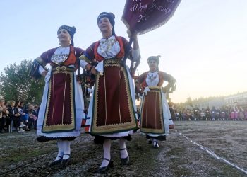 Καραγκούνικη παράδοση σε μεγάλο καμπίσιο πανηγύρι στα Τρίκαλα