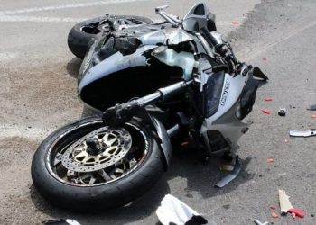 Μεθυσμένος οδηγός χτύπησε δικυκλιστή και τον εγκατέλειψε στον δρόμο – Τον καταδίωξε ο αδελφός του!