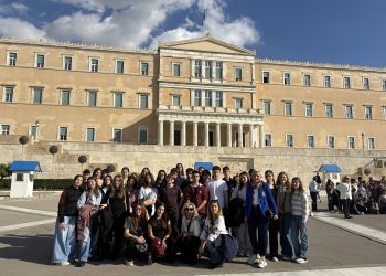 Στη Βουλή των Ελλήνων ξεναγήθηκαν μαθητές του Μουσικού Σχολείου Τρικάλων