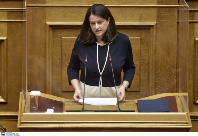 ΥΠΕΚΑ Νίκη Κεραμέως στη Βουλή: «Πάνω από 60 οι ενσωματώσεις προτάσεων φορέων, κομμάτων, πολιτών στο εργασιακό νομοσχέδιο»