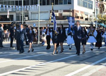 Με ηρεμία, καλό καιρό και πλήθος κόσμου η παρέλαση της 28ης Οκτωβρίου στα Τρίκαλα