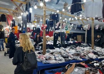 Αναστάτωση στην εμποροπανήγυρη Καρδίτσας – επαγγελματίες έκλεισαν ξαφνικά τα παραπήγματά τους, ενώ οι επισκέπτες προσπαθούσαν να προβούν σε αγορές! (ΕΙΚΟΝΕΣ)
