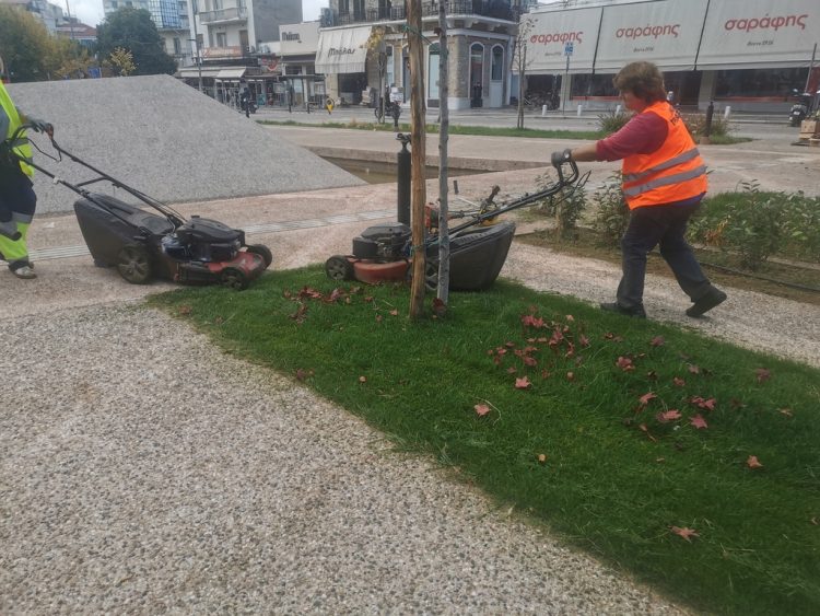 Ευπρεπισμός της κεντρικής πλατείας Τρικάλων εν όψει εθνικής επετείου