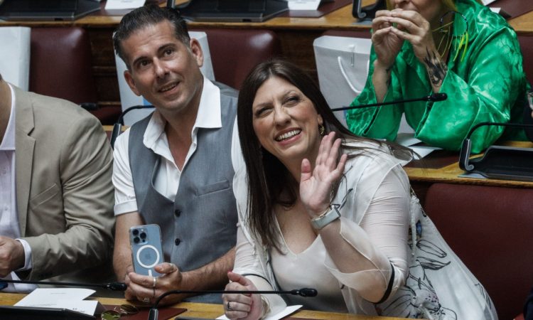 Διθύραμβοι Ζωής για Καραναστάση μετά την παραίτηση: Δεν τον νίκησε ο βούρκος