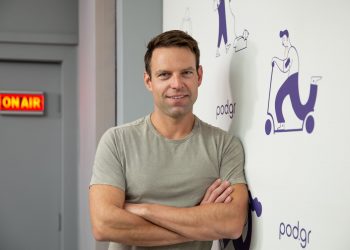 Στο Τμήμα Ρατσιστικής Βίας ο Κασσελάκης – Καταγγέλλει τον Α. Μπέο για υποκίνηση μίσους