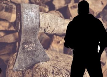Τρόμος σε γειτονιά: Βγήκε από το σπίτι με τον μπαλτά στο χέρι…