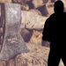 Τρόμος σε γειτονιά: Βγήκε από το σπίτι με τον μπαλτά στο χέρι…