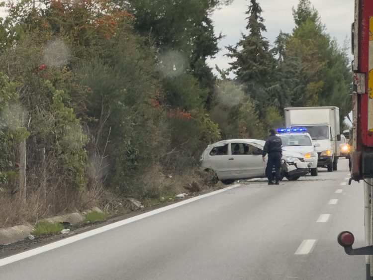 ΠΑΘΕ: Εκτροπή αυτοκινήτου στο ύψος των εγκαταστάσεων «ΒΙΟΛΑΝΤΑ» (ΕΙΚΟΝΕΣ)