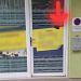 Έσπασαν τη βιτρίνα κι εκείνη τους… «ευχαρίστησε» και τους προειδοποίησε: «Το κόστος θα το πληρώσετε εσείς» (ΕΙΚΟΝΑ)