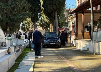 Ράγισαν καρδιές στην κηδεία της 18χρονης Ανθίας Τσαγγαρά – Θρήνος και βουβός πόνος σε Λάρισα και Ζάρκο Τρικάλων (ΕΙΚΟΝΕΣ)