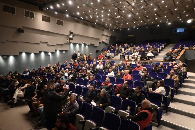 Θεσσαλοί αγρότες και κτηνοτρόφοι σχεδιάζουν δυναμικές κινητοποιήσεις — Στόχος ένα μεγάλο μπλόκο που θα «κόψει την Ελλάδα στα δύο» (ΕΙΚΟΝΕΣ)