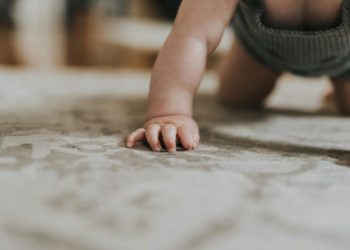 Ένα μικρό …θαύμα: Σώθηκε ο μικρός Θανασάκης μετά τα φρικτά εγκαύματα και την ανακοπή – “Είστε οι φύλακες άγγελοι του μωρού μας”