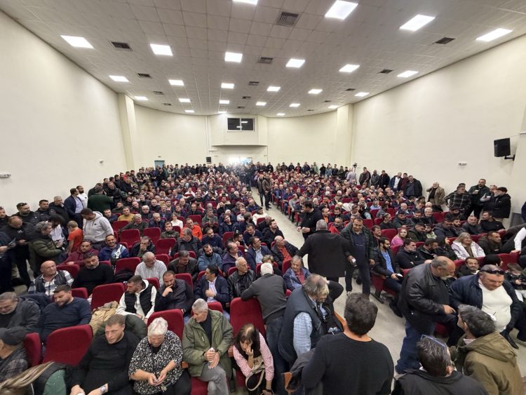 «Βούλιαξε» από αγρότες -πολλοί και οι Τρικαλινοί- το Πνευματικό Κέντρο της Νίκαιας – Σκληρά μπλόκα, κλείσιμο τελωνείων, λιμανιών και αεροδρομίων προαναγγέλλουν οι συνδικαλιστές! (ΕΙΚΟΝΕΣ – ΒΙΝΤΕΟ)