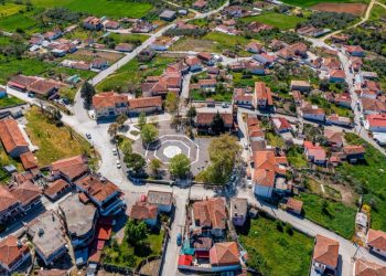 Το θεσσαλικό χωριό – ορόσημο μνήμης, που άλλαξε όνομα και επέστρεψε στο παλιό του (ΕΙΚΟΝΕΣ)