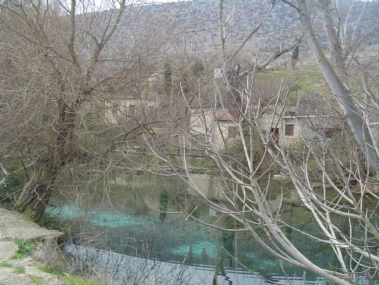 Το θεσσαλικό χωριό της Λάρισας που …ακουμπάει στο Μαύρο Ρέμα – Η μοίρα του που άλλαξε και ο προστάτης και φως του… (ΕΙΚΟΝΕΣ)