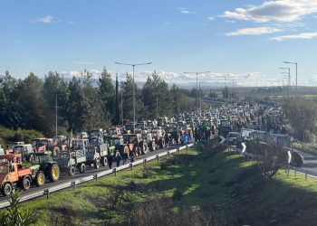 Αγροτικά μπλόκα: Τελευταία ενημέρωση για την κυκλοφορία προς Αθήνα και Θεσσαλονίκη – Ποια τμήματα είναι κλειστά