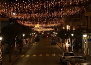 Καλαμπάκα: Προχωρά ο Χριστουγεννιάτικος στολισμός της πόλης (ΕΙΚΟΝΕΣ)