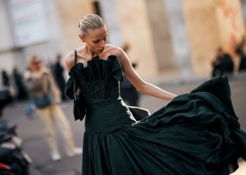 7 νέα βραδινά φορέματα από το ZARA που κοστίζουν κάτω από 50 Ευρώ και θα γίνουν η νέα party εμμονή